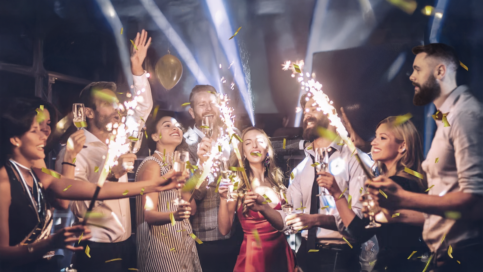 Die perfekte Silvesterparty feiern – mit den besten Partyhits & Event-DJ Tom Hendrics Feiernde Gäste mit Konfetti und Lichtshow – volle Tanzflächen und beste Silvester-Partyhits mit Event-DJ Tom Hendrics von Hanseatic DJs